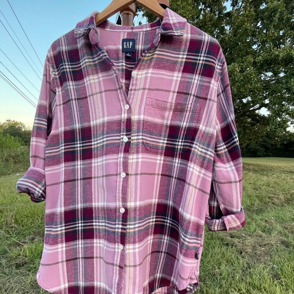 Women's GAP Medium Purple Plaid Long Sleeve Button Down Flannel Shirt - Picture 4 of 16